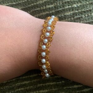 Elegant Gold and Pearl Bracelet